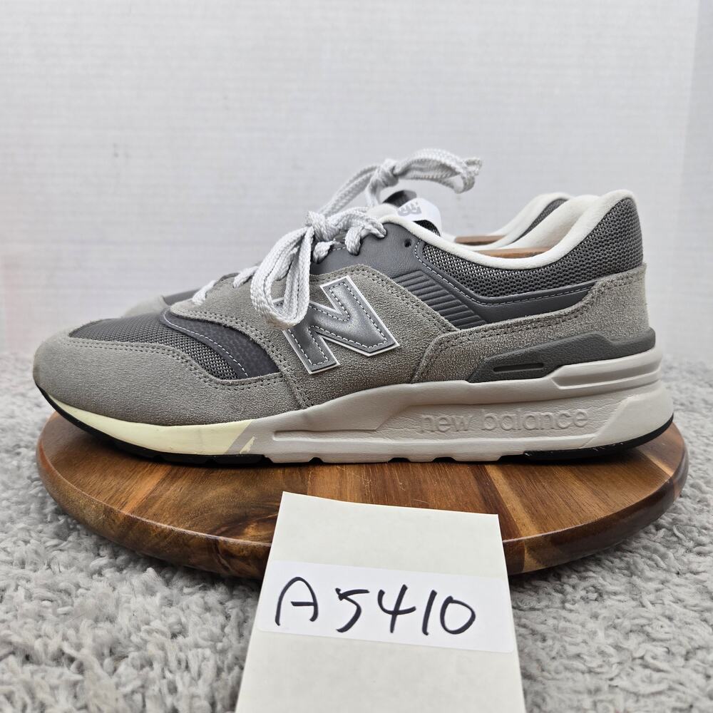 New Balance Mens 11D 997H Grey Silver Athletic Casual Daily Sneaker CM997HCA